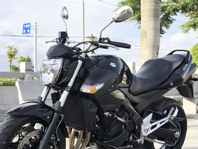 16����ľGSR400СBK δ��սʿ����Ħ�г���