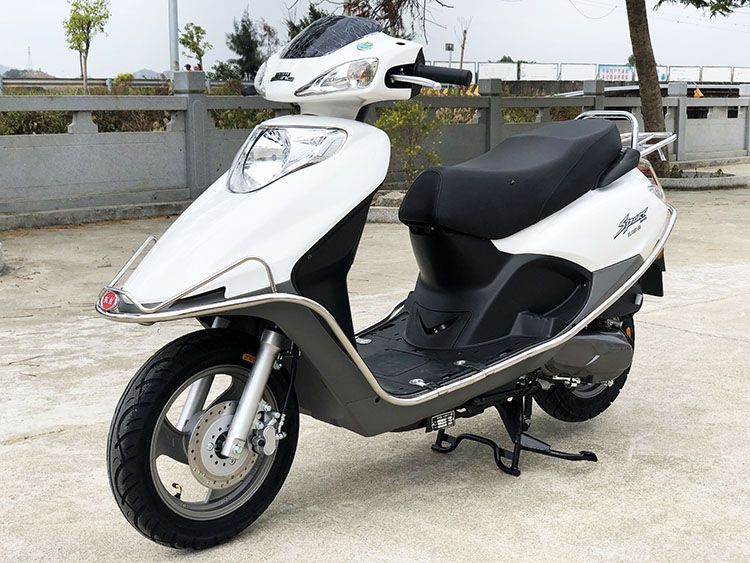 ����̤��Ħ�г���ϲ��С����110ccȼ��Ůװ����