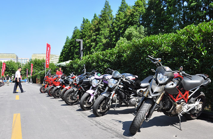 �ſ����Ϻ��ٰ� Monster 795 ������