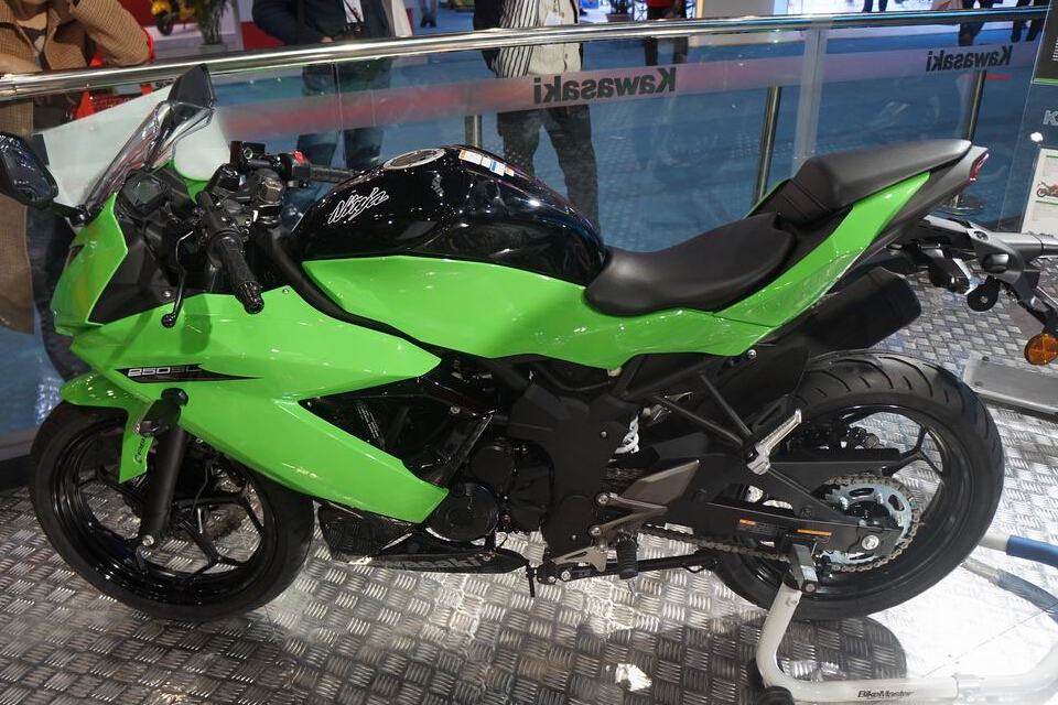 ���� Kawasaki 250SL