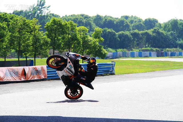 KTM RC390价格公布 小钢炮售5.68万元