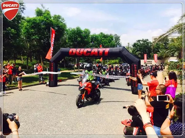 1299 panigale S 首现梦幻之旅,杜卡迪神奇物件拍出15万高价