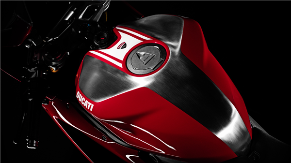 1299 panigale S 首现梦幻之旅,杜卡迪神奇物件拍出15万高价