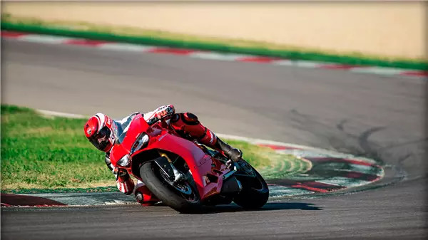 1299 panigale S 首现梦幻之旅,杜卡迪神奇物件拍出15万高价