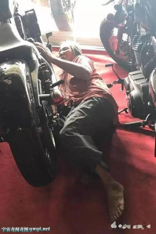 ������ͷ�������˴��� ���12�������Ħ�г�
